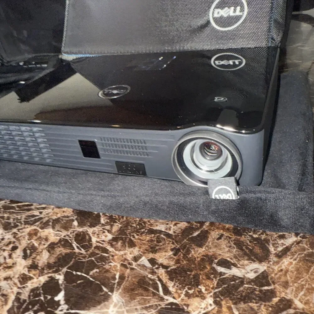 Dell M900HD WXGA Black Portable DLP Bundle Projector w/Carry Case, Acc. Docking